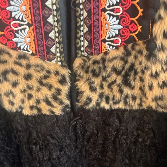 Stylish Leopard and Black Teddy Jacket - Picture 4 of 11